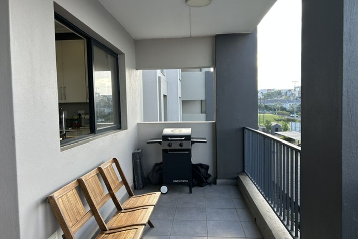 Spacious 2 bed apartment with substantial balcony - Photo 4