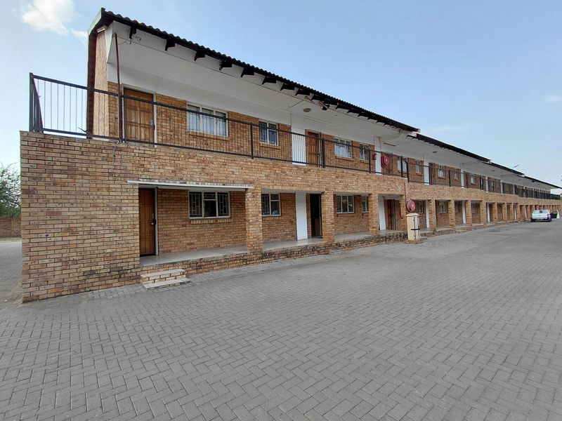 Ground Floor unit Oudorp Klerksdorp - Photo 1