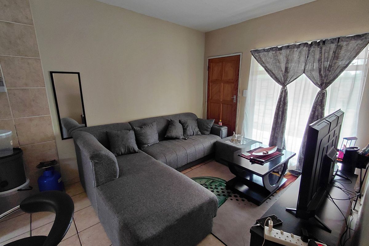 Ground Floor unit Oudorp Klerksdorp - Photo 2