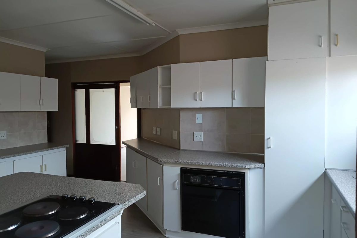 Spacious Duet to let in Denneoord, George - Photo 2