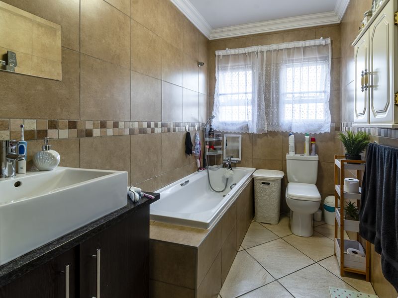 Modern, Stylish Townhouse in the Heart of Val-de-Grace! - Photo 8