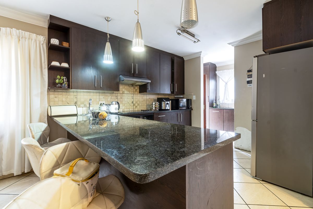 Modern, Stylish Townhouse in the Heart of Val-de-Grace! - Photo 5