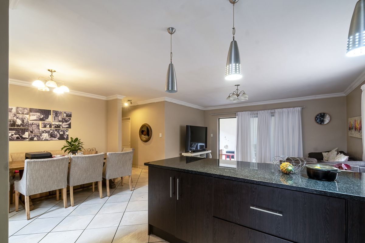 Modern, Stylish Townhouse in the Heart of Val-de-Grace! - Photo 4