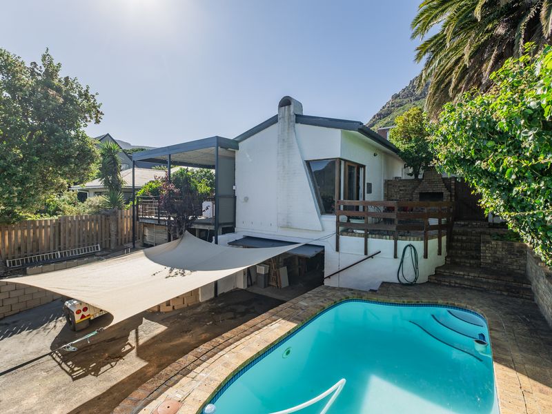 WARM AND WELCOMING  HOME WITH MOUNTAIN VIEWS AND LARGE ENTERTAINERS DECK - Photo 2
