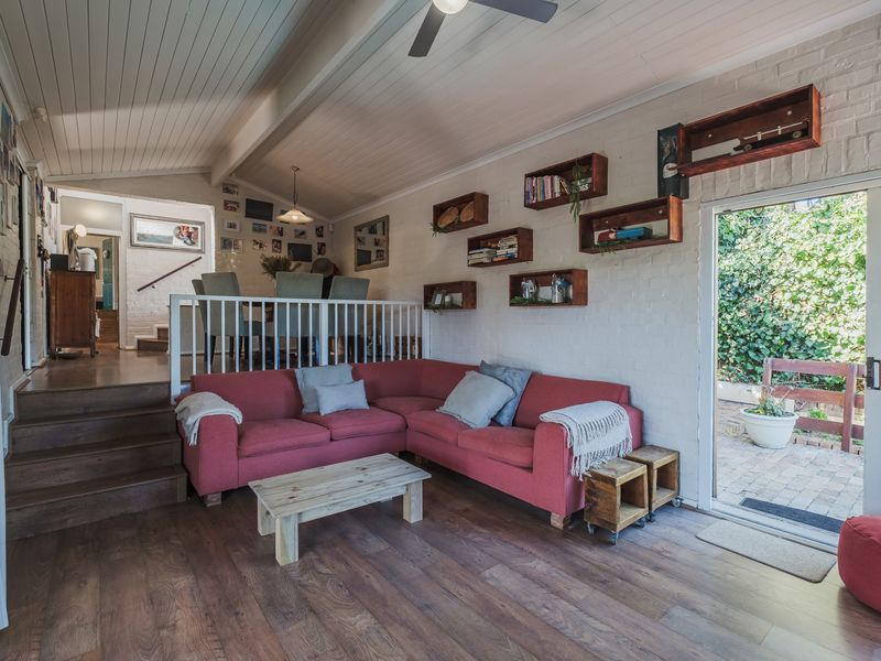 WARM AND WELCOMING  HOME WITH MOUNTAIN VIEWS AND LARGE ENTERTAINERS DECK - Photo 4