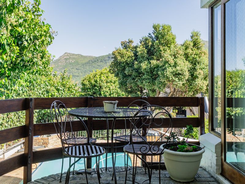 WARM AND WELCOMING  HOME WITH MOUNTAIN VIEWS AND LARGE ENTERTAINERS DECK - Photo 10