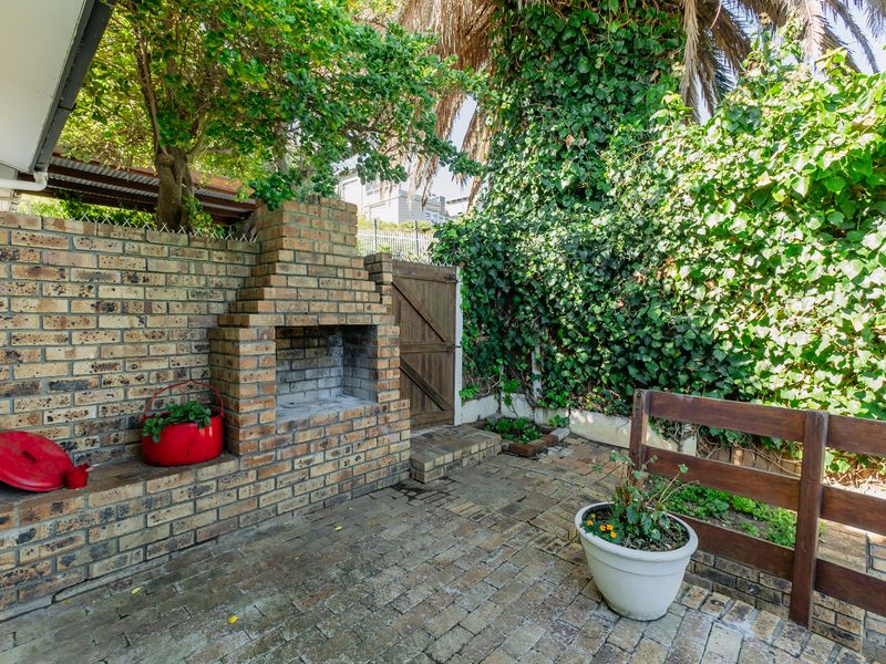 WARM AND WELCOMING  HOME WITH MOUNTAIN VIEWS AND LARGE ENTERTAINERS DECK - Photo 9