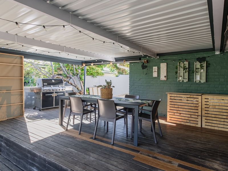 WARM AND WELCOMING  HOME WITH MOUNTAIN VIEWS AND LARGE ENTERTAINERS DECK - Photo 8
