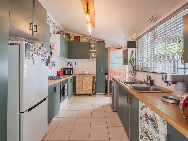 WARM AND WELCOMING  HOME WITH MOUNTAIN VIEWS AND LARGE ENTERTAINERS DECK - Photo 6