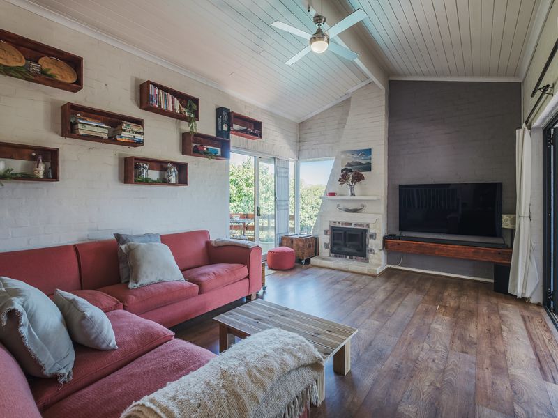 WARM AND WELCOMING  HOME WITH MOUNTAIN VIEWS AND LARGE ENTERTAINERS DECK - Photo 3