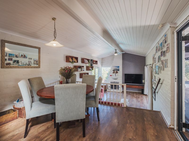 WARM AND WELCOMING  HOME WITH MOUNTAIN VIEWS AND LARGE ENTERTAINERS DECK - Photo 5