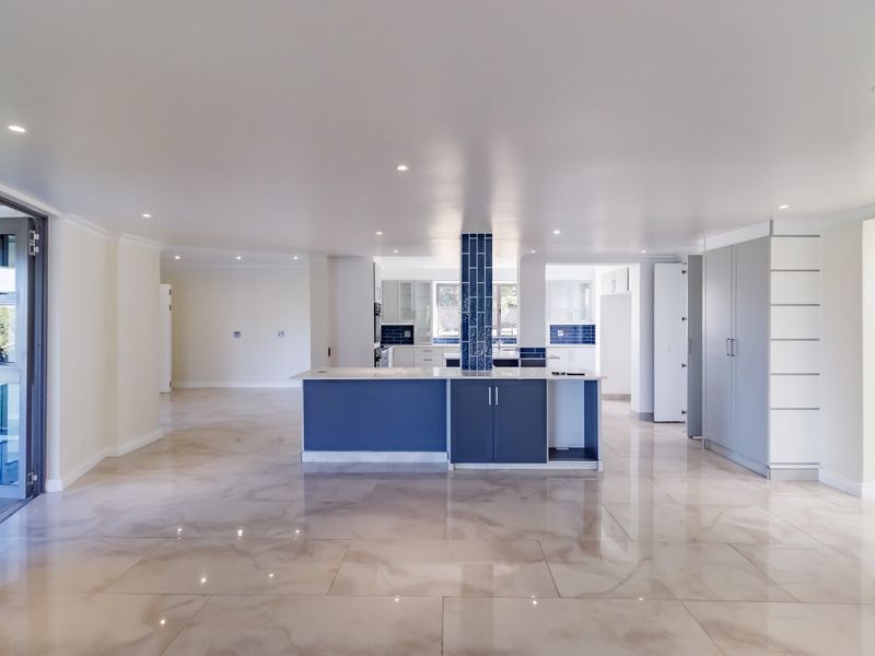 Magnifient Modern Retreat in Beaulieu Estate - Photo 9