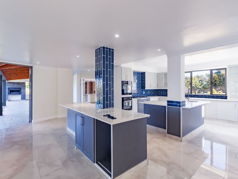Magnifient Modern Retreat in Beaulieu Estate - Photo 8