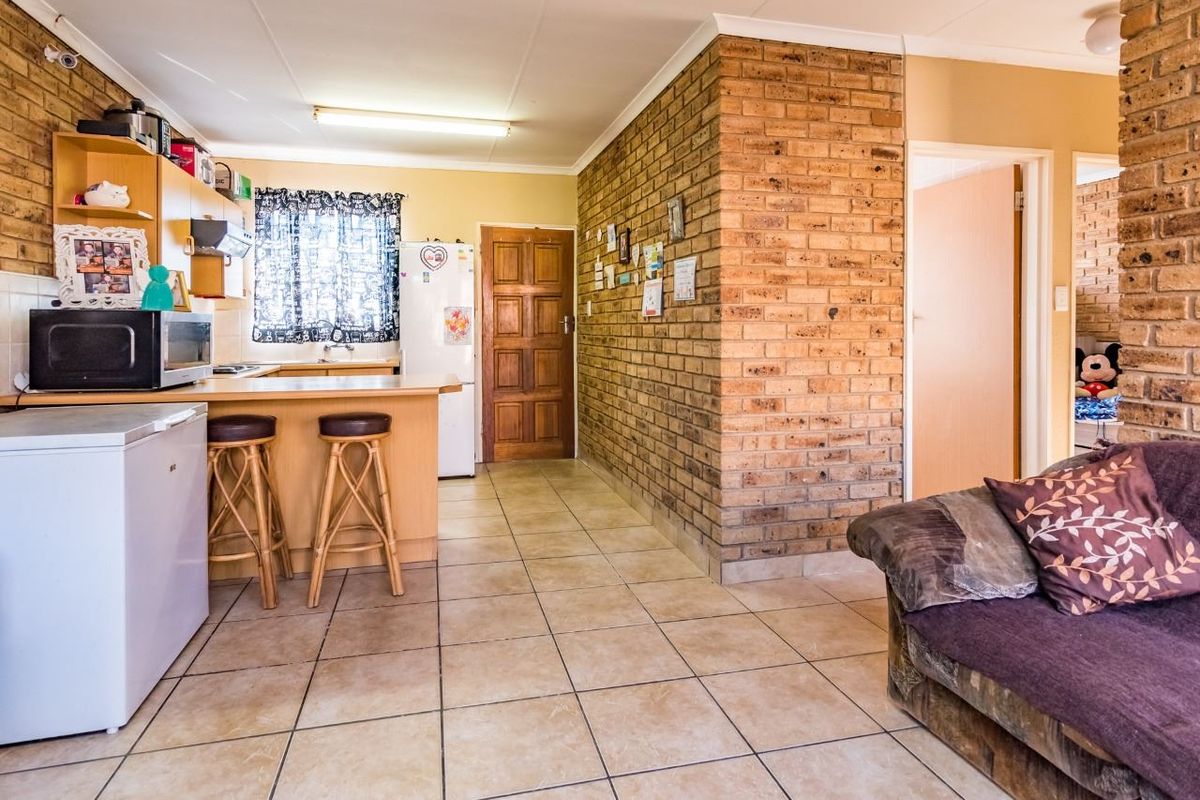 Gorgeous Face Brick Home with Single Lock-Up Garage - Photo 5