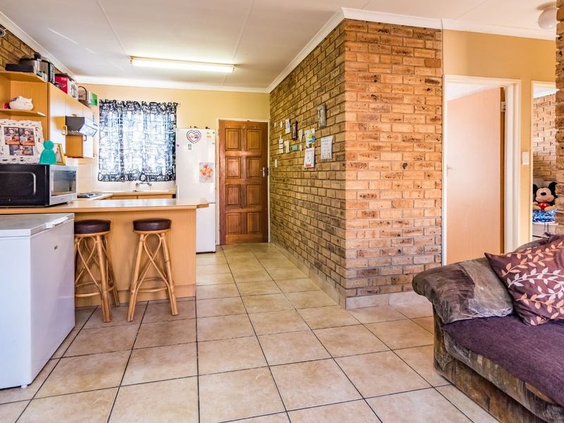 Gorgeous Face Brick Home with Single Lock-Up Garage - Photo 5