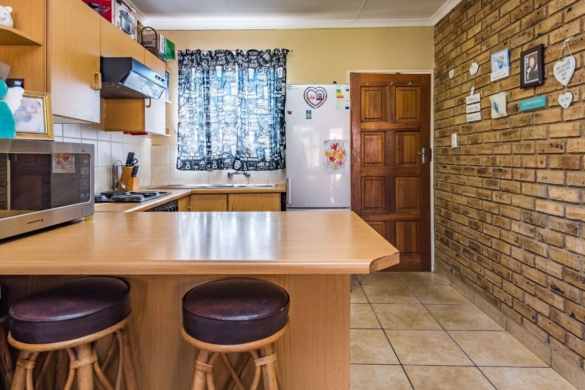 Gorgeous Face Brick Home with Single Lock-Up Garage - Photo 2