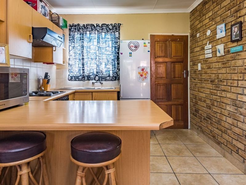 Gorgeous Face Brick Home with Single Lock-Up Garage - Photo 2
