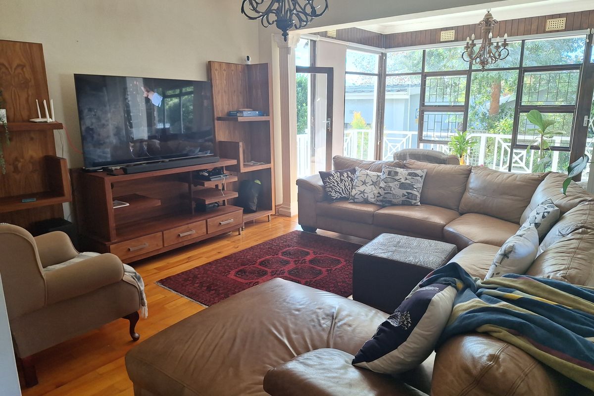 Stunning 4 bedroom home for sale in Hartenbos Central perfect for families and beach lovers alike - Photo 5