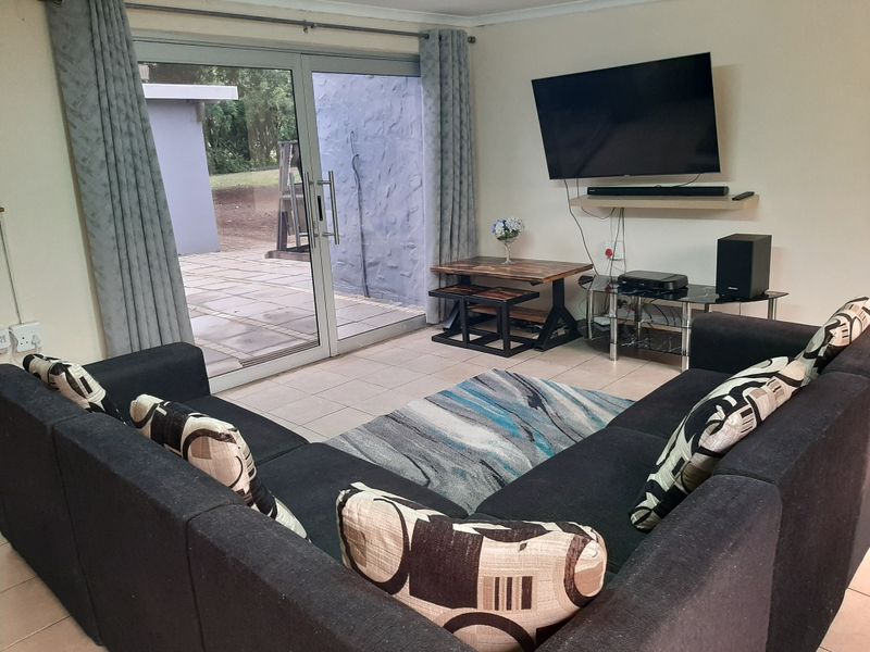 Spacious 4 Bedroom Family Home with Workshop & Warehouse on the Umgeni River - Photo 3