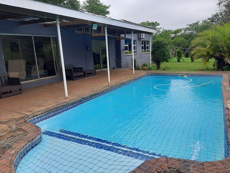 Spacious 4 Bedroom Family Home with Workshop & Warehouse on the Umgeni River - Photo 2
