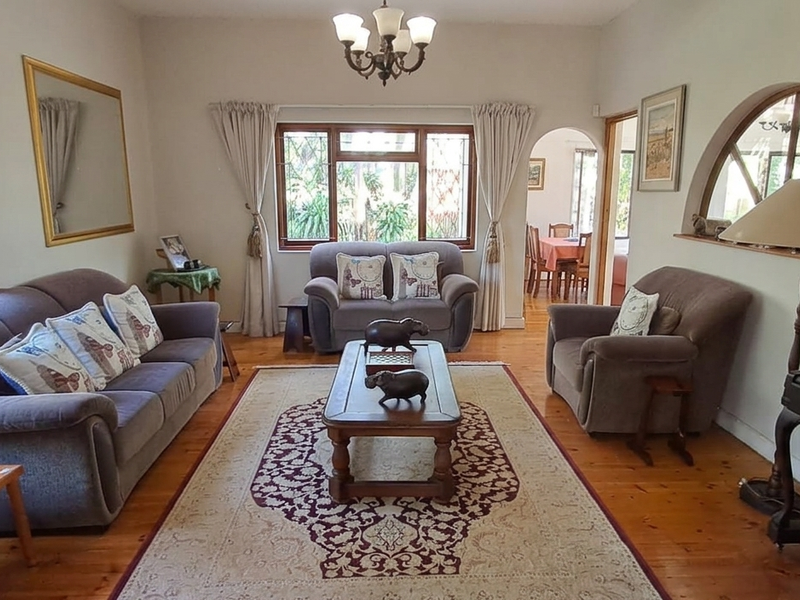 4 bedroom family home for sale in Gonubie - Photo 4