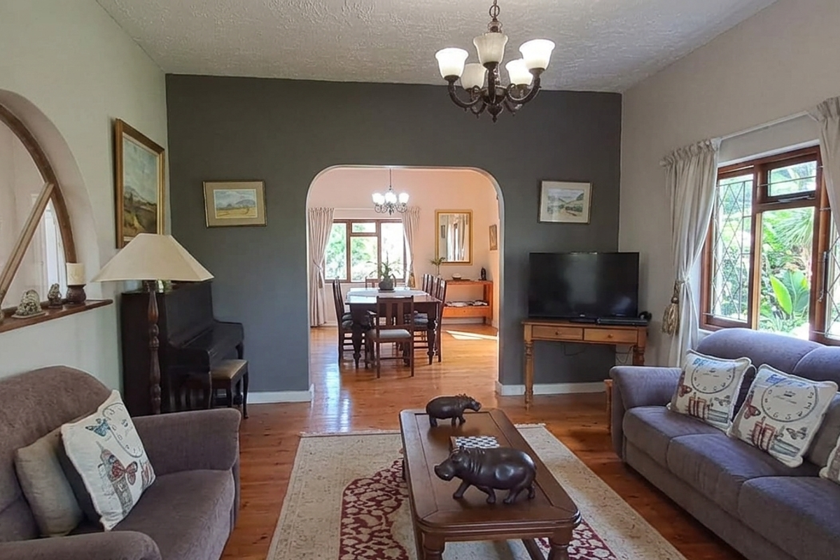 4 bedroom family home for sale in Gonubie - Photo 2