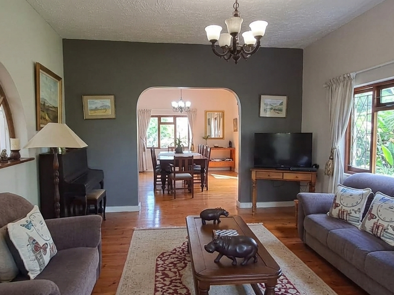 4 bedroom family home for sale in Gonubie - Photo 2