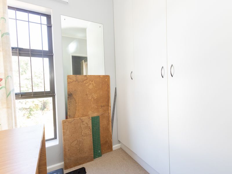 Charming Low-Maintenance Duplex with Direct Garage Access. - Photo 10