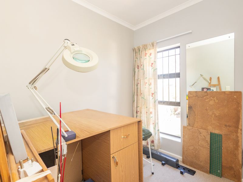Charming Low-Maintenance Duplex with Direct Garage Access. - Photo 9