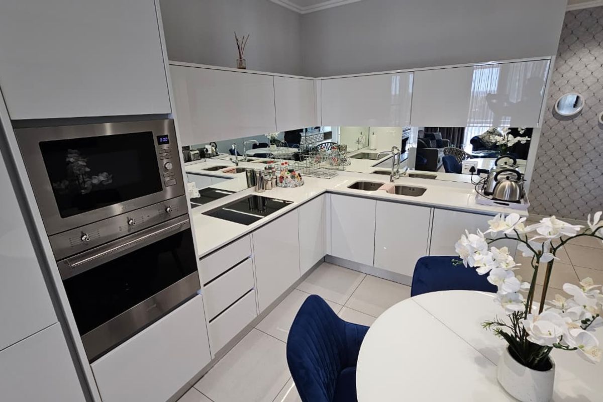 Ellipse Waterfall – Modern 2 Bedroom, 2 Bathroom Apartment - Photo 2