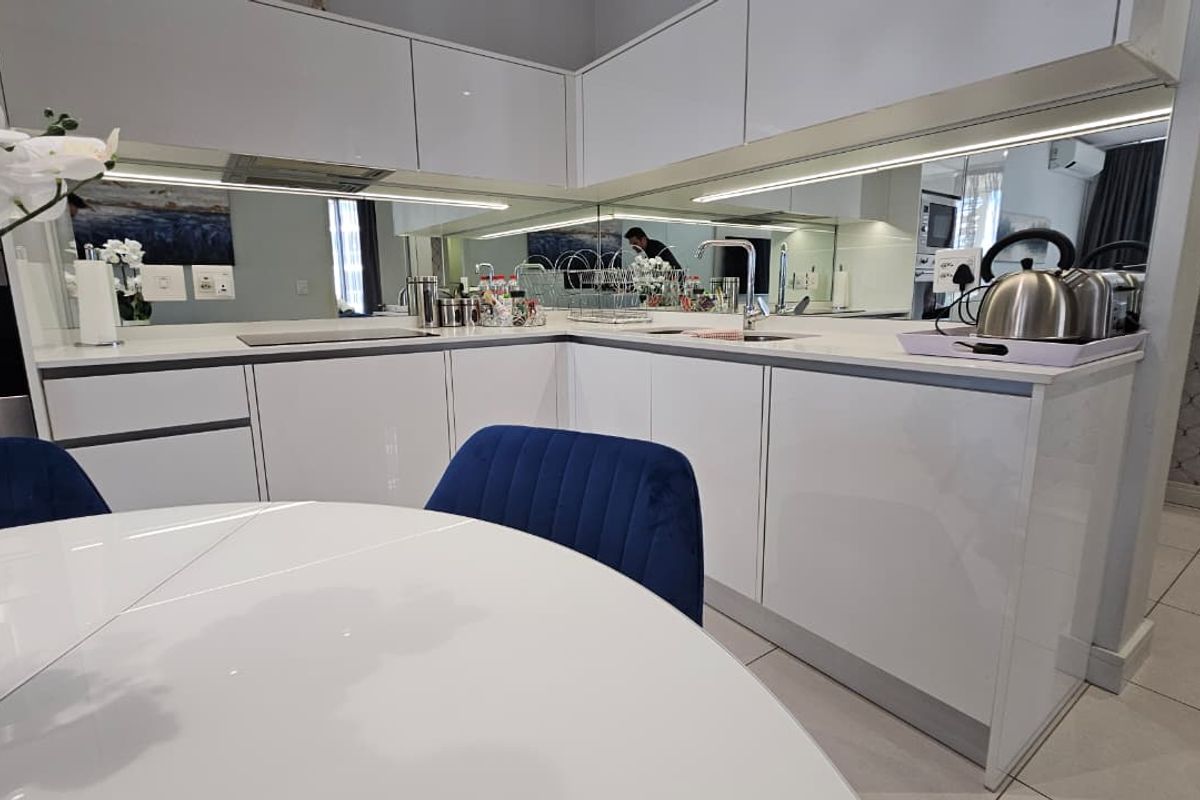 Ellipse Waterfall – Modern 2 Bedroom, 2 Bathroom Apartment - Photo 3