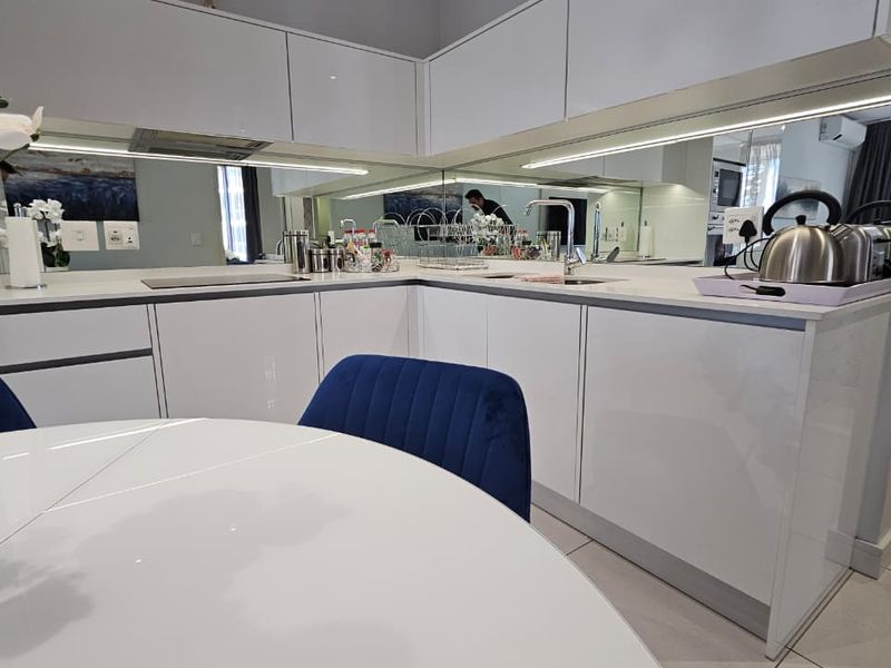 Ellipse Waterfall – Modern 2 Bedroom, 2 Bathroom Apartment - Photo 3