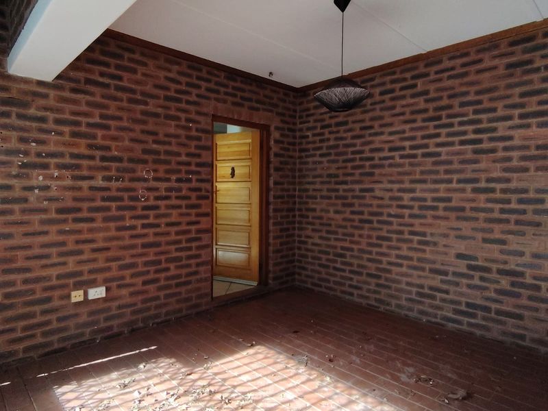 3 Bedroom Simplex to Let in Howick North - Photo 6