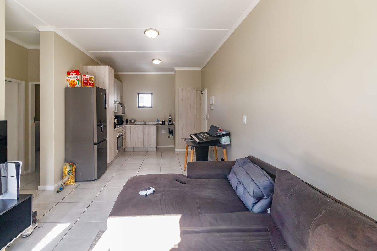 Modern Living In Prime Location - Photo 4