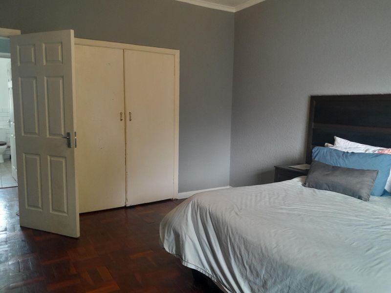Kenilworth two bed unfurnished apartment - Photo 9