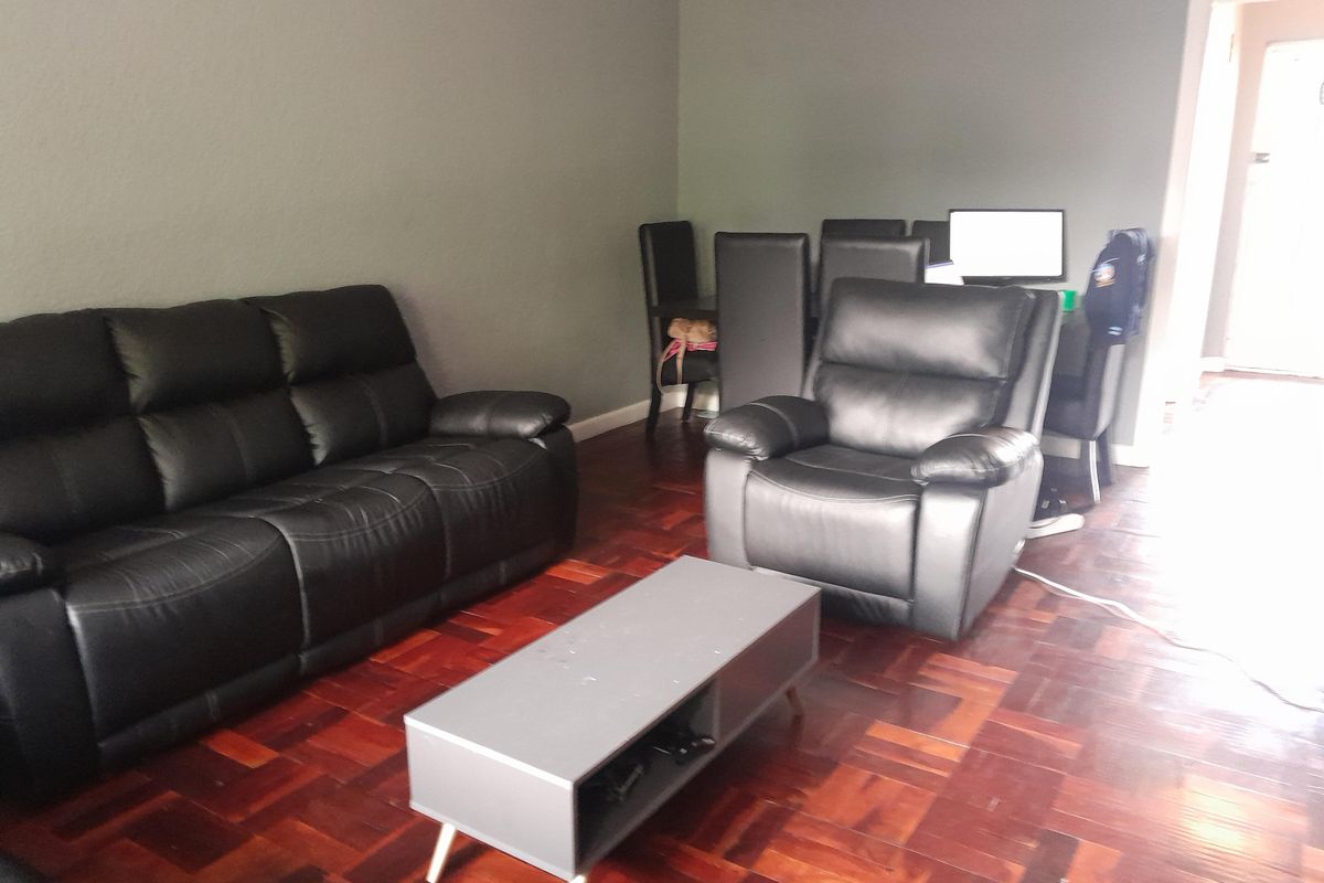 Kenilworth two bed unfurnished apartment - Photo 2
