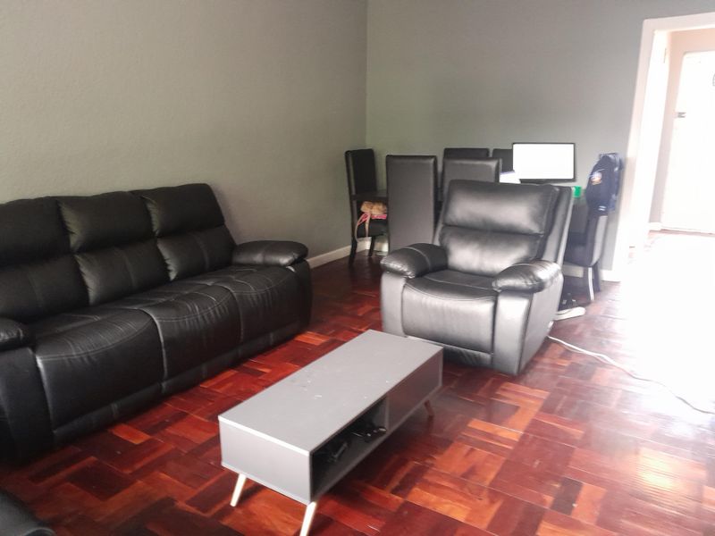 Kenilworth two bed unfurnished apartment - Photo 2