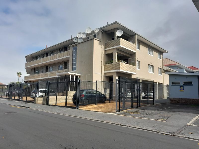 Kenilworth two bed unfurnished apartment - Photo 1