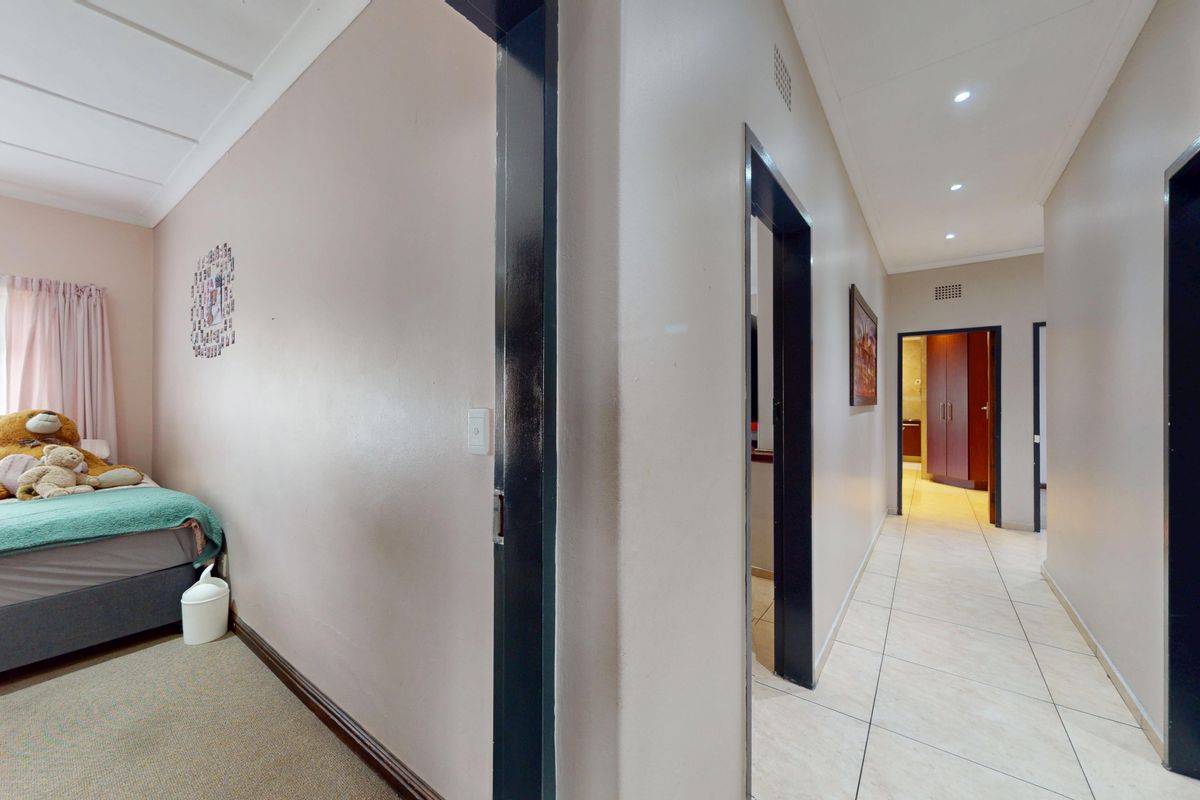 Exclusive Double Erf Masterpiece in Morganridge – A Rare Investment & Lifestyle Opportunity - Photo 4