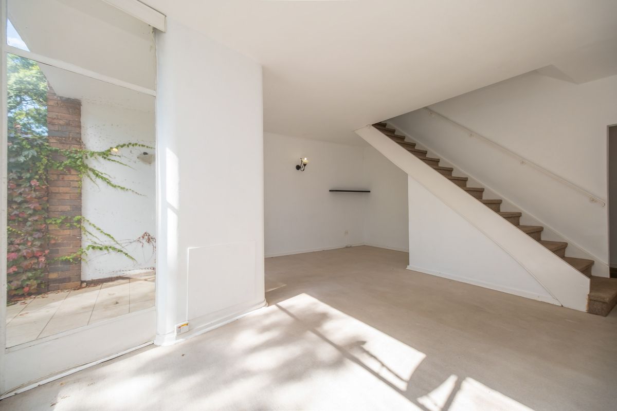 Spacious 1.5-Bedroom Duplex Garden Apartment for Rent | Prime Sandton Location - Photo 5