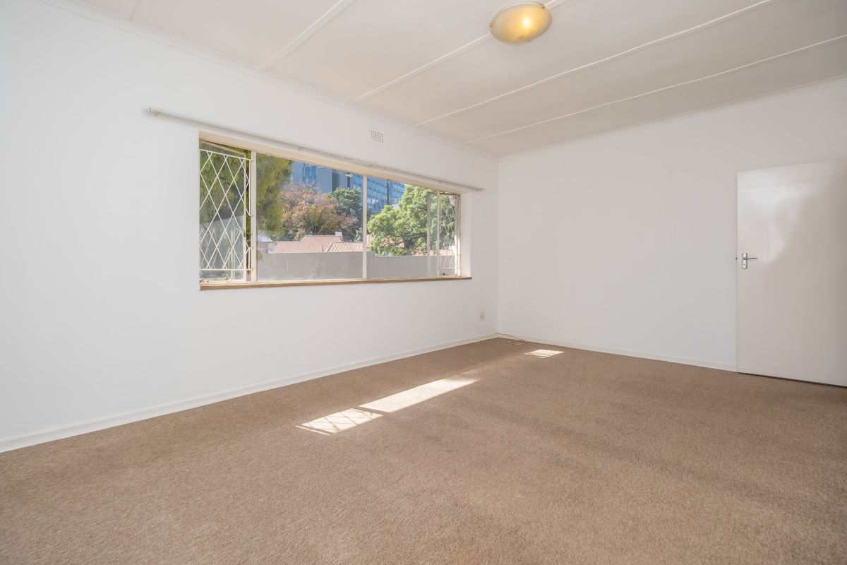 Spacious 1.5-Bedroom Duplex Garden Apartment for Sale | Prime Sandton Location - Photo 3