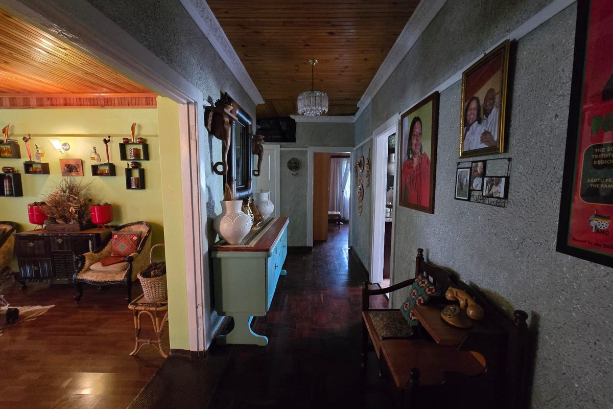 Spacious Family home with flatlet in a peaceful area - Photo 3