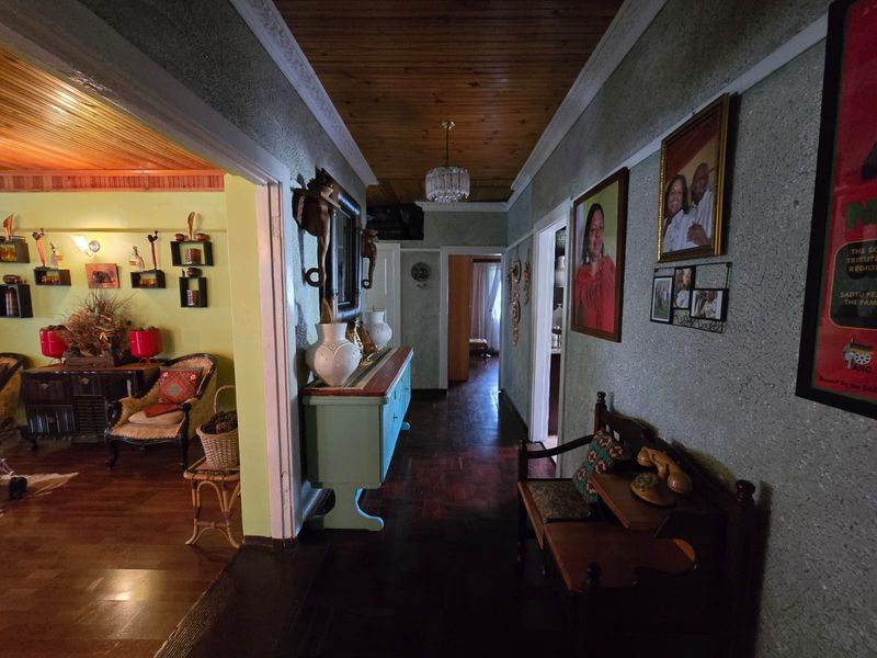 Spacious Family home with flatlet in a peaceful area - Photo 3