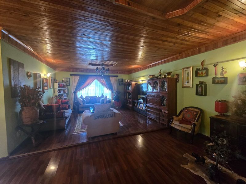 Spacious Family home with flatlet in a peaceful area - Photo 1