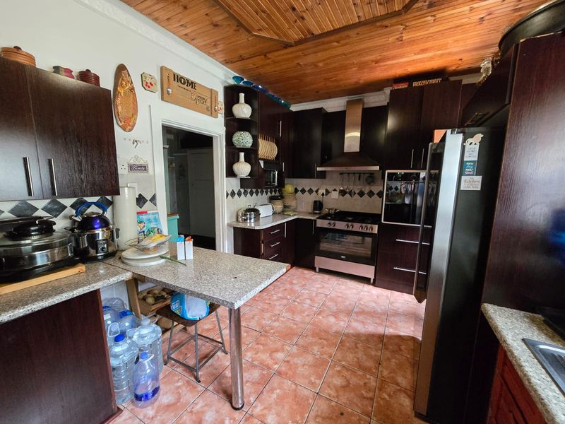 Spacious Family home with flatlet in a peaceful area - Photo 10
