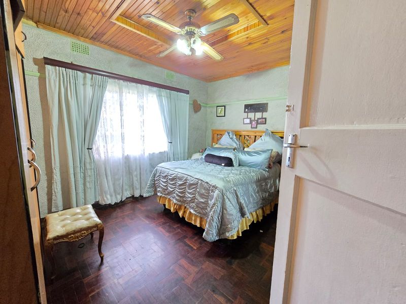 Spacious Family home with flatlet in a peaceful area - Photo 9