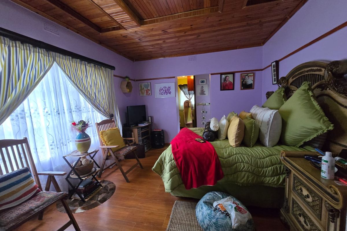 Spacious Family home with flatlet in a peaceful area - Photo 5