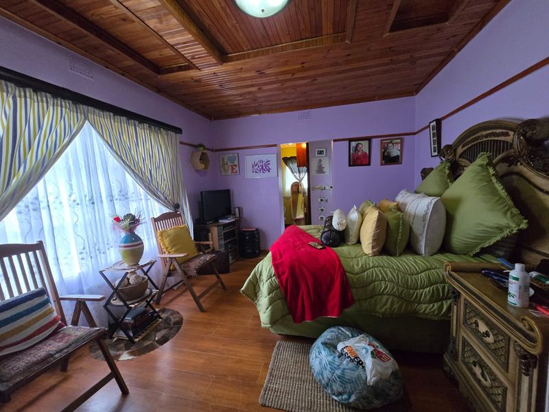 Spacious Family home with flatlet in a peaceful area - Photo 5