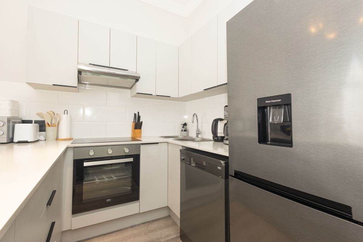 An immaculate Two bedroom Apartment. - Photo 5