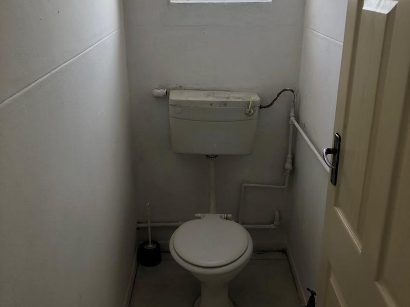 Pet Friendly 1.5 Bedroom flat to rent - Photo 2